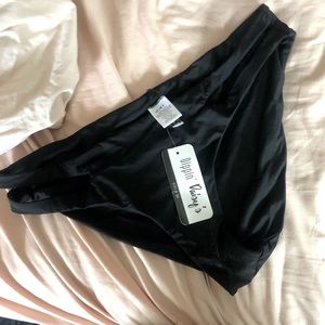 Dippin Daisys size Large seamless bikini bottom, cut out, black